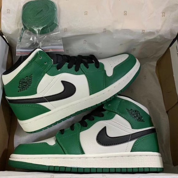 NIKE AJ1 Mid
